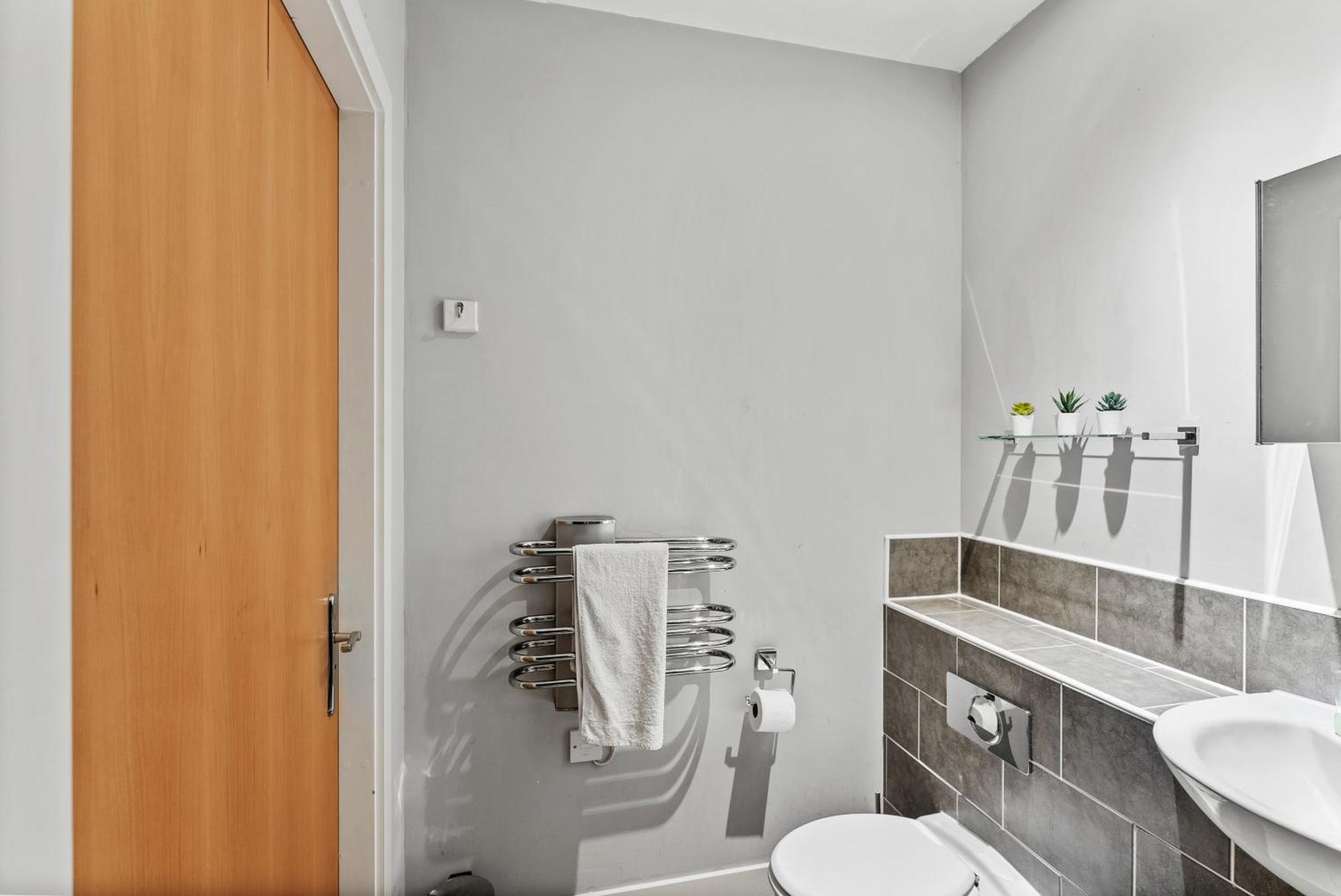 30 Percent Off! Lovely Yorkshire Duplex - Sleeps 6 - Netflix Дьюсбери Экстерьер фото